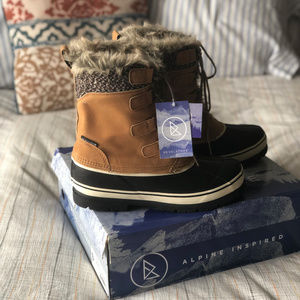 Revelstoke's Rubber Duck Toe Winter Snow Boots